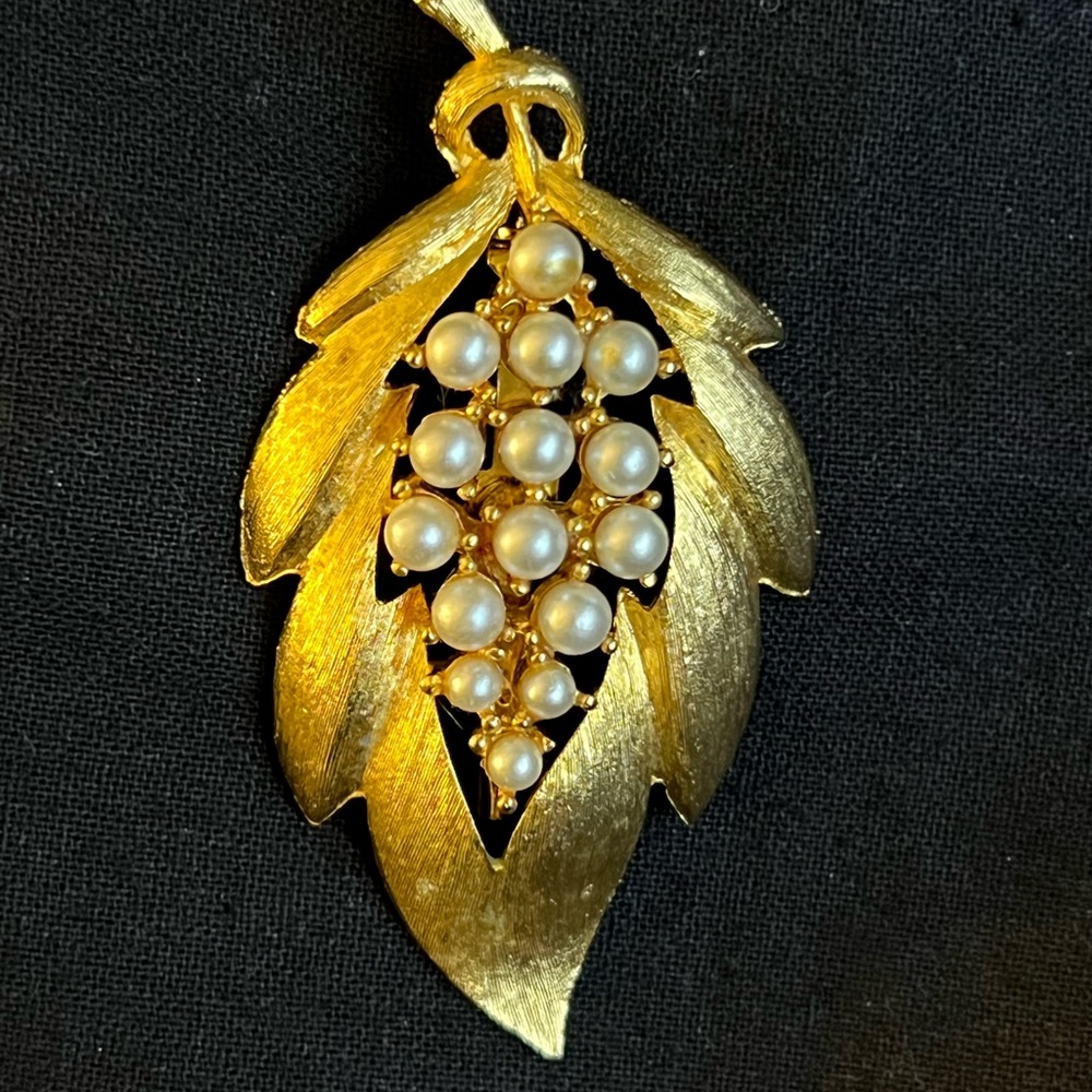 Vintage JJ Brooch - Picture 10 of 10